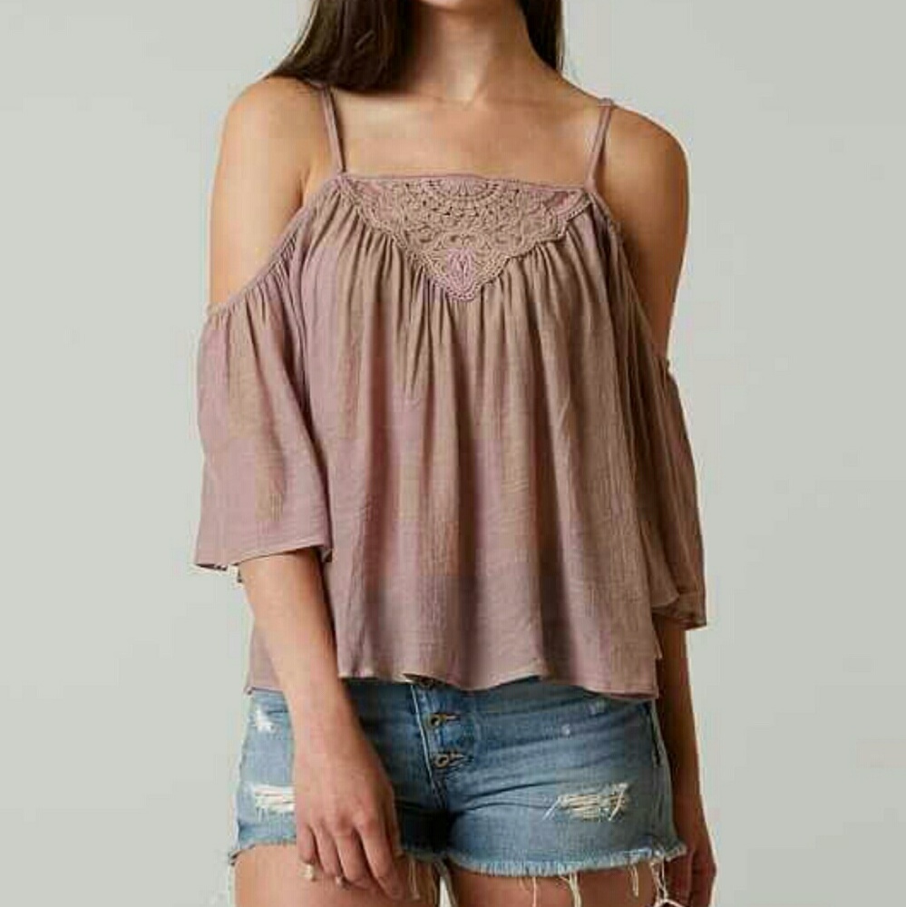 !!SOLD!! BKE Exclusive Cold Shoulder Top